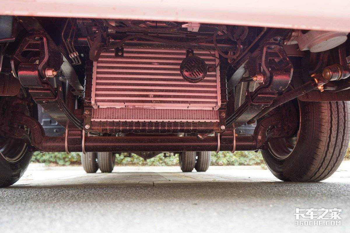 定价8万 搭载122马力柴油机 还是后双轮 带卧铺的奥铃M卡真值 定价8万 搭载122马力柴油机 还是后双轮 带卧铺的奥铃M卡真值