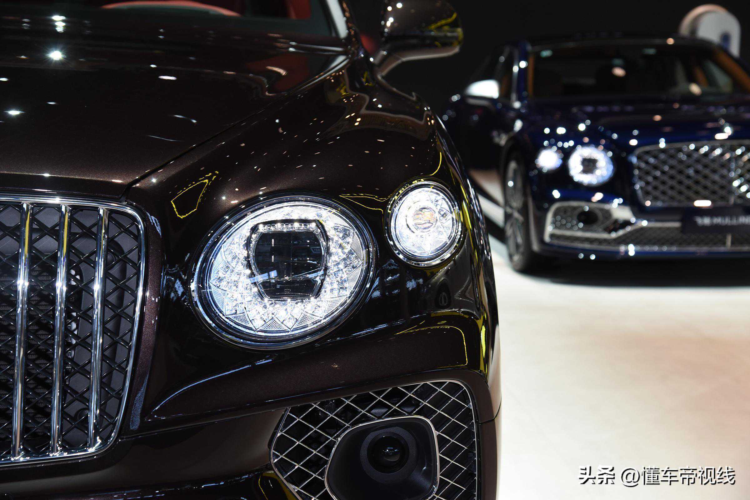 新车 | 售353.6万元 加长180毫米 宾利添越长轴距雅度版亮相成都车展