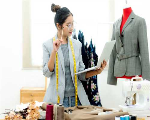 太吓人！车子行驶福州高速路上，迎面蹿出条蛇……