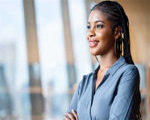 老爷车成古巴街头靓丽风景