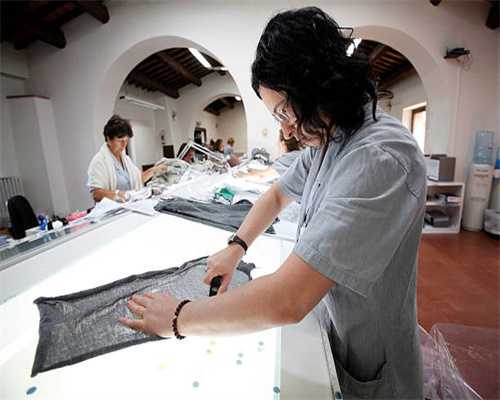 新手不小心蹭了别人的车，留张纸条后直接离开，算不算肇事逃逸？