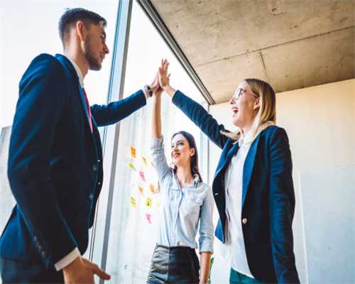 堵!违停严重,昆明这条路成了“停车场”! 堵!违停严重,昆明这条路成了“停车场”!