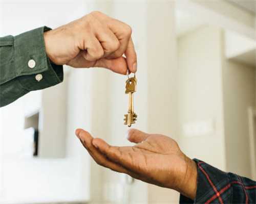 便宜好停车油耗极低，合资的三厢实用车5.1L油耗，实拍瑞纳