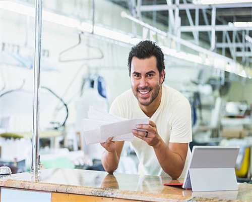 东本推首款纯电动车，车壳山寨自家的，套路跟广本一毛一样