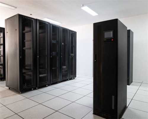 路虎卫士“双门版”亮相，短轴距+柴油3.0T，霸气