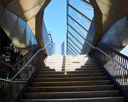 底盘普通得不能再普通了，思域就是一辆家用车