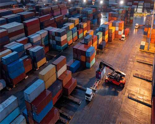 价格便宜压力小，三厢合资家轿，遮风挡雨又实用，带你看现代瑞纳