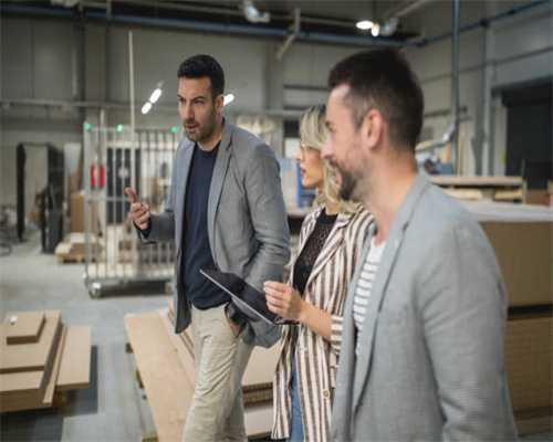 车长近5米+6座，电芯8年质保，五菱扬光客车版上市，仅7.38万起